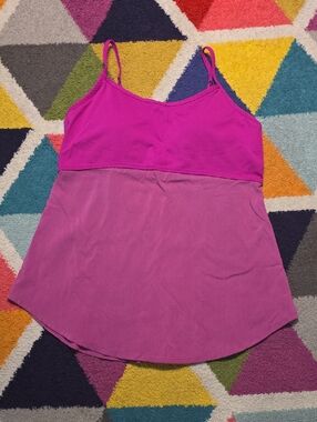 Under Armour Athletic Tank w/built-in padded bra in fuscia pink Size Large
